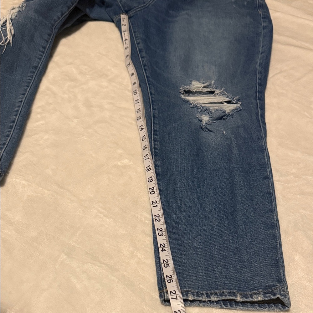 OLD NAVYHigh-Waisted Secret-Smooth Pockets O.G. Straight Plus-Size Ripped Jeans - Picture 5 of 9